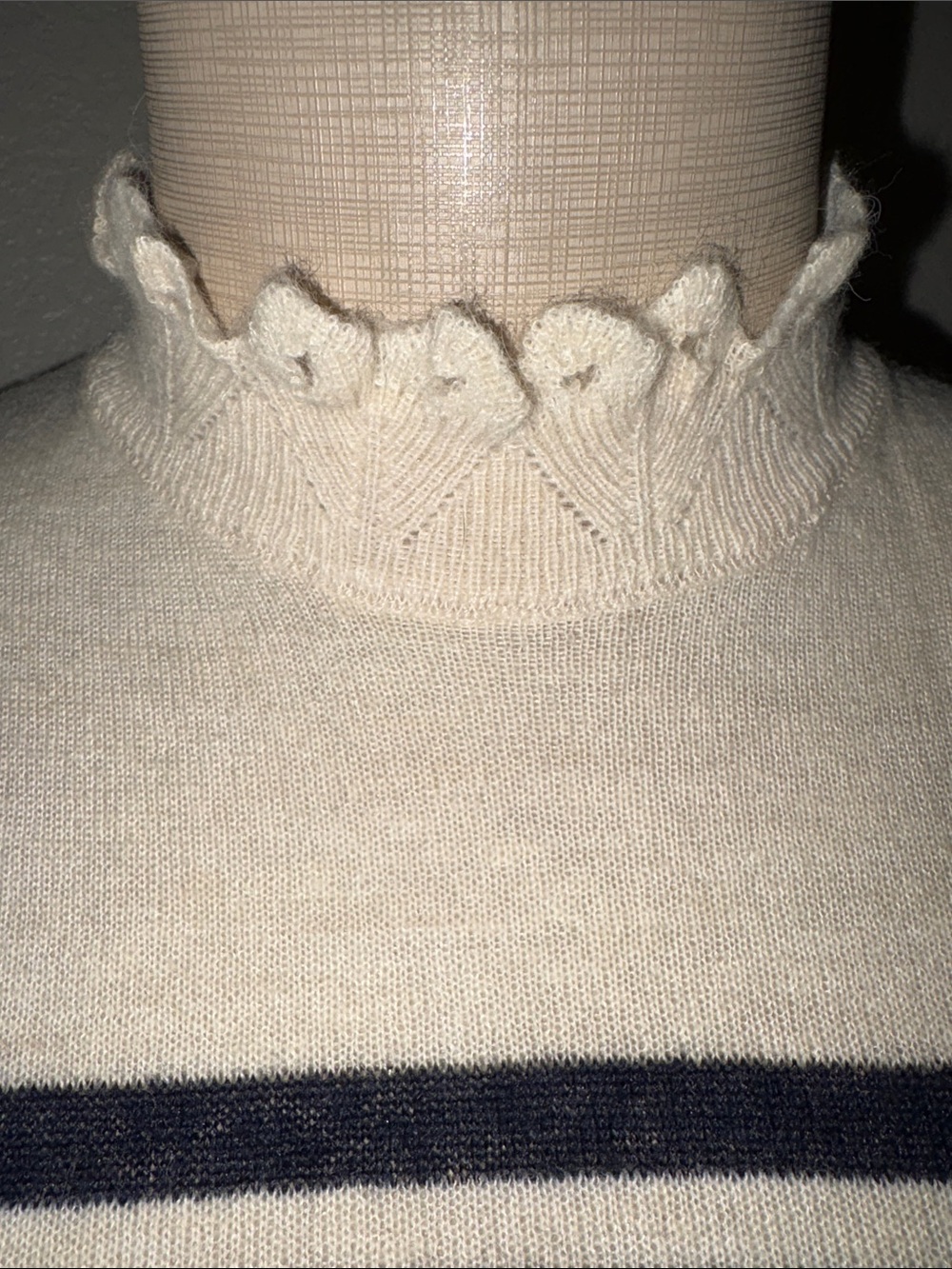 Zara Cream and Navy Striped Short-Sleeve top - Picture 8 of 9
